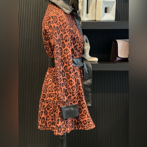 L’ATISTE BY AMY DRESS Jaxson Jaguar Print - Picture 2 of 8